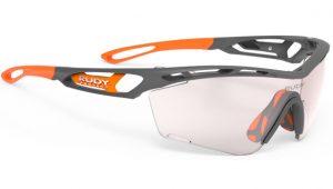 Tralyx redefines the pinnacle of eyewear bike technology. With its entirely new geometry package, lightweight and powerful dynamic design language, Tralyx ensures the best standards of performance. The shield lens provide wide and unobstructed field of vision. Vents have been scientifically incorporated through the entire chassis to enhance air circulation while ensuring maximum aerodynamic efficiency and without disturbing vision.